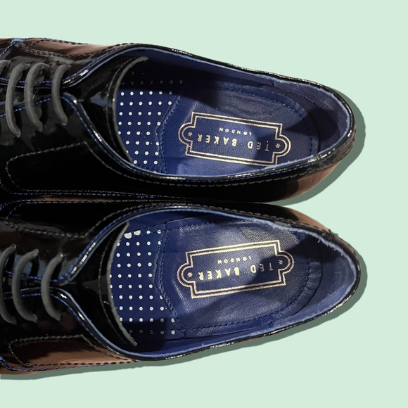 Ted Baker Tuxedo Shoes with stretchy laces - Picture 5 of 6